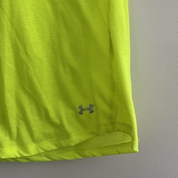 UA Under Armour Running Short Sleeve Shirt Neon Yellow Size Medium Lightweight - Picture 3 of 9